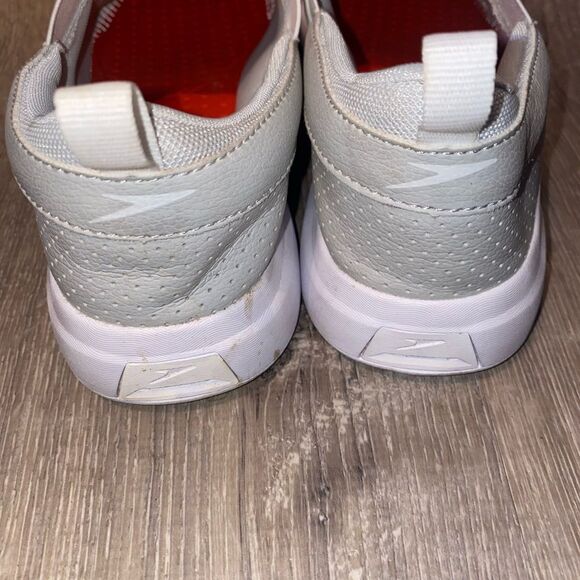 SPEEDO Perforated Casual Slip On Sneakers Gray size 10, NWT - Picture 3 of 6